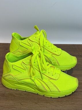 Reebok Victoria Beckham Bolton Sock, Solar Yellow Sneaker style FU7554, size 6